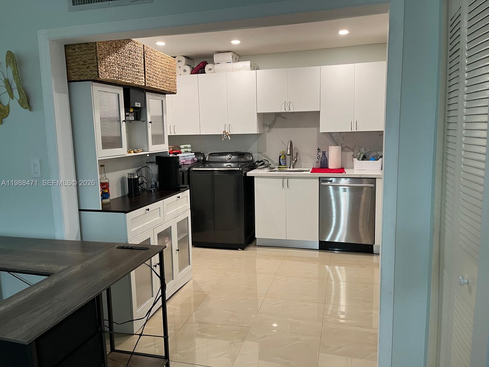 RAINTREE FOREST CONDO - Residential Lease