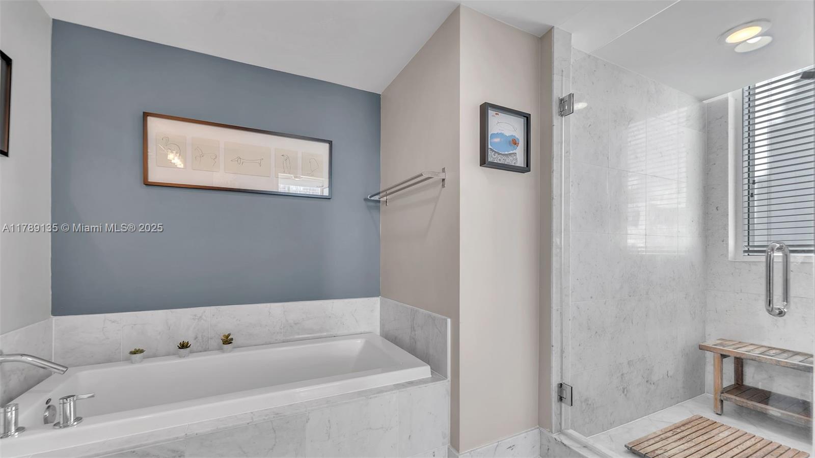 VIZCAYNE NORTH CONDO - Residential