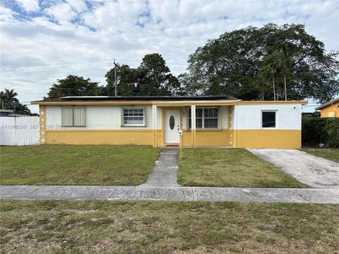 Photo of 330 N 69th Way, Hollywood, FL 33024 (MLS # A11948390)