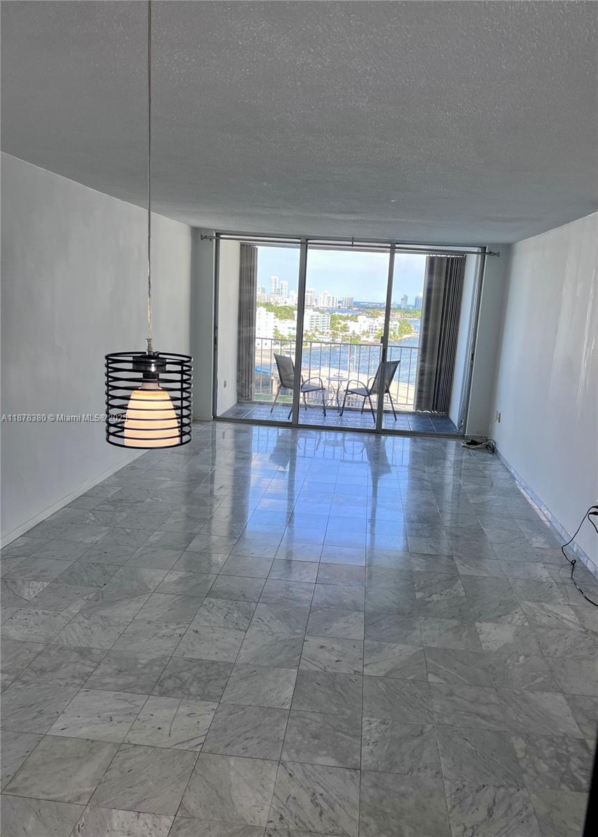 KENNEDY HOUSE CONDO - Residential