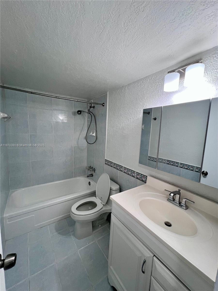 KENNEDY HOUSE CONDO - Residential