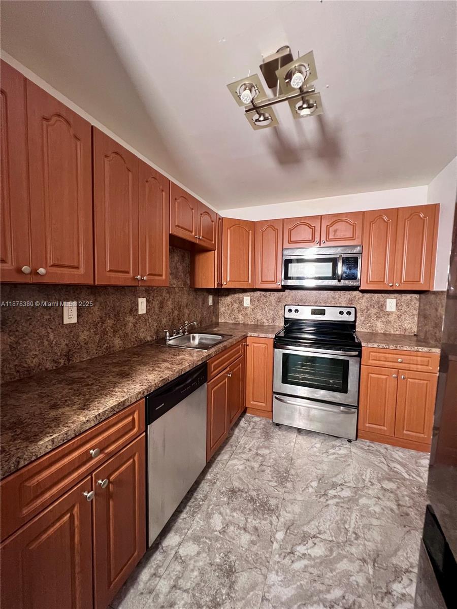 KENNEDY HOUSE CONDO - Residential