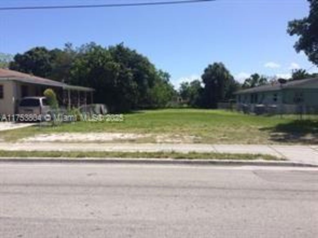 Photo of 1513 E Avenue E, Fort Pierce, FL 34950 (MLS # A11753804)