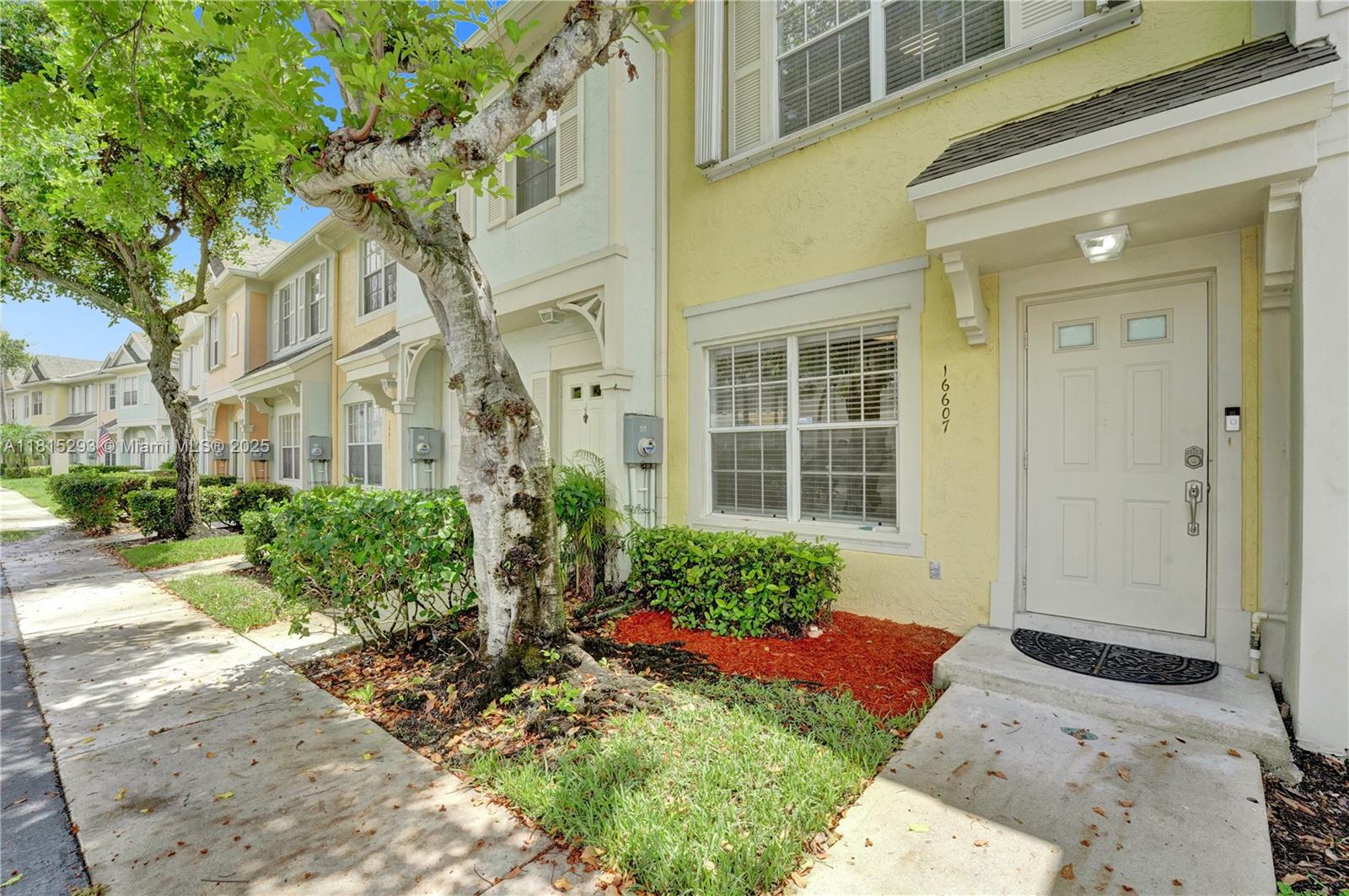 Rental Property at 16607 Hemingway Dr, Weston, Broward County, Florida - Bedrooms: 2 
Bathrooms: 2  - $3,500 MO.