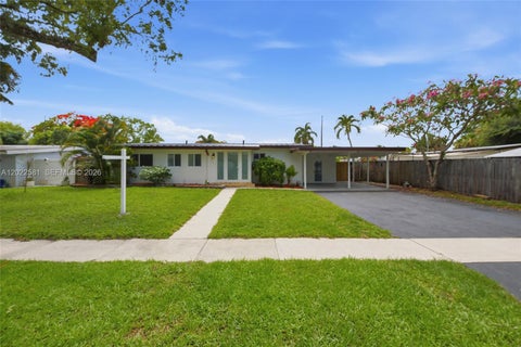 Photo of 1141 SW 45th Ter, Plantation, FL 33317 (MLS # A12022581)
