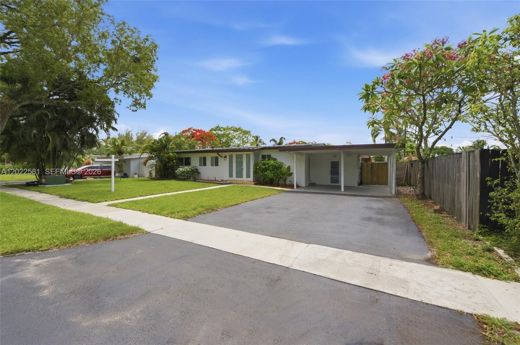 Photo of 1141 SW 45th Ter, Plantation, FL 33317 (MLS # A12022581)