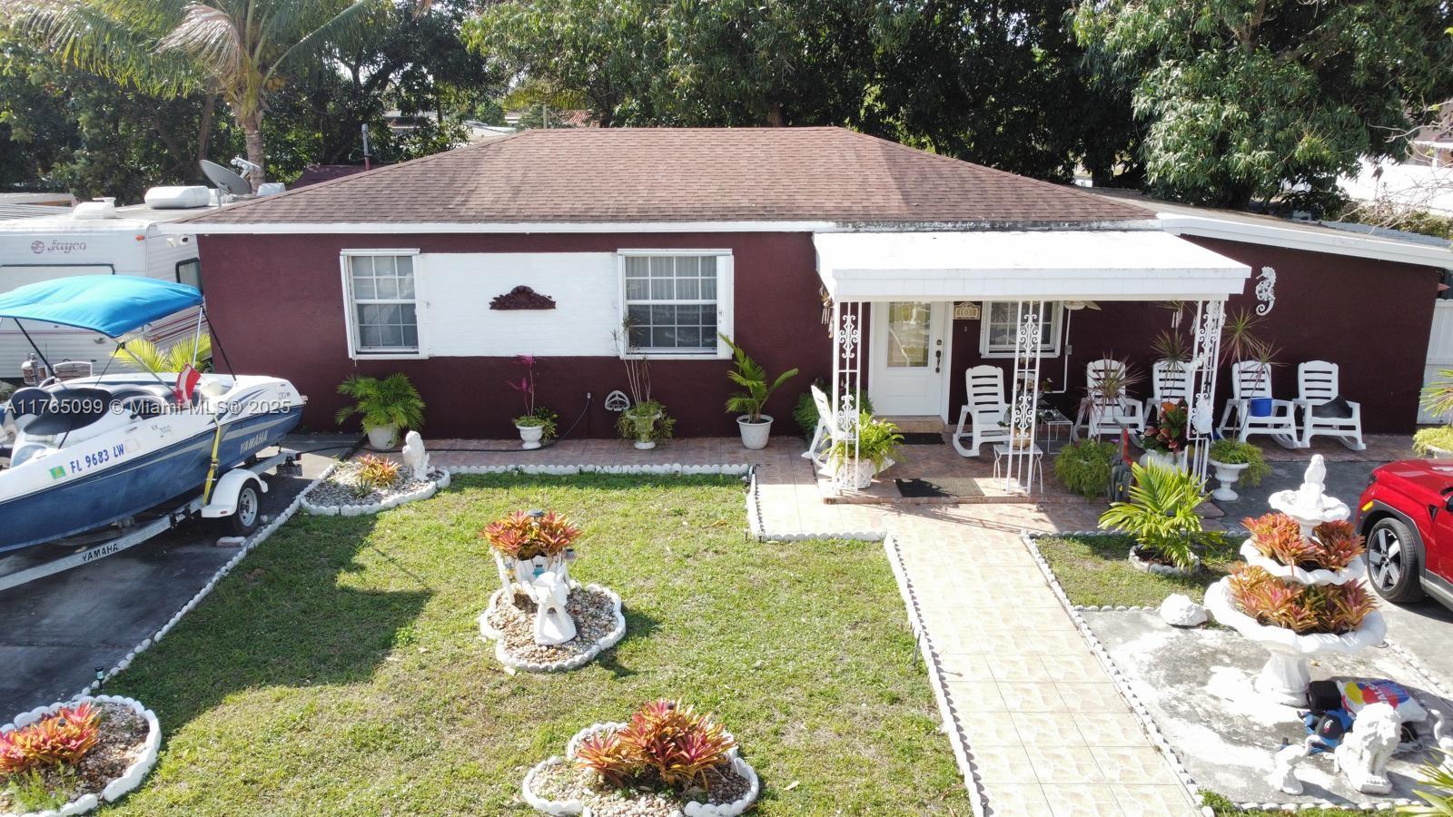 Double lot for sale in Hialeah, an excellent opportunity to generate immediate income. It features a new A/C system installed in 7/24, updated PVC plumbing, a roof from 2019, and a power generator. In addition, you will enjoy multiple fruit trees in a quiet and highly desirable area near Amelia Park.