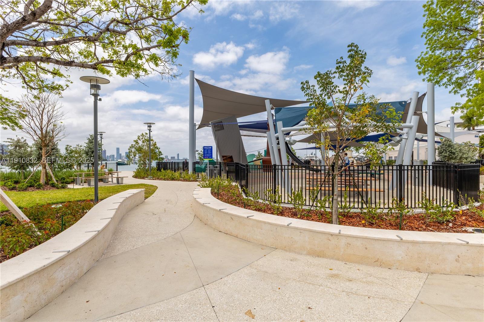 SUNSET HARBOUR SOUTH COND - Residential