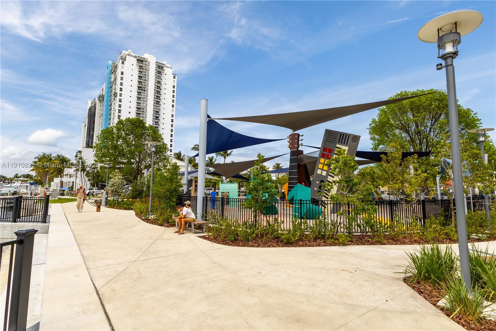 SUNSET HARBOUR SOUTH COND - Residential