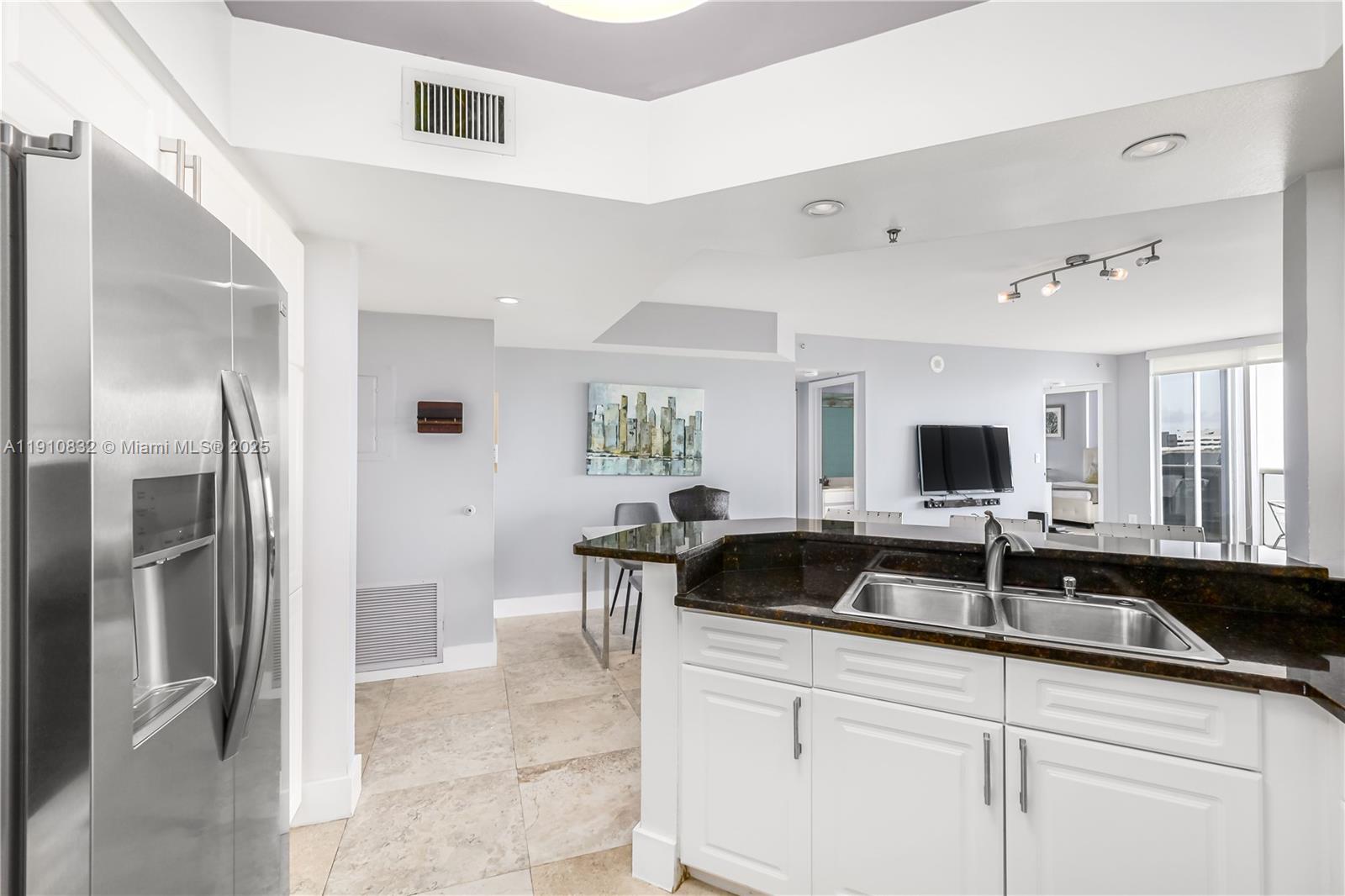 SUNSET HARBOUR SOUTH COND - Residential