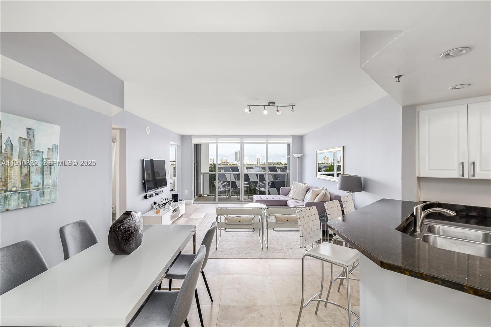 SUNSET HARBOUR SOUTH COND - Residential