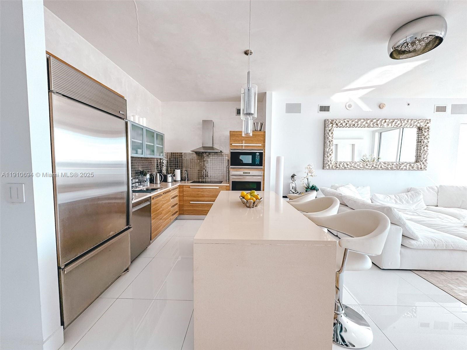 PARAMOUNT BAY CONDO - Residential