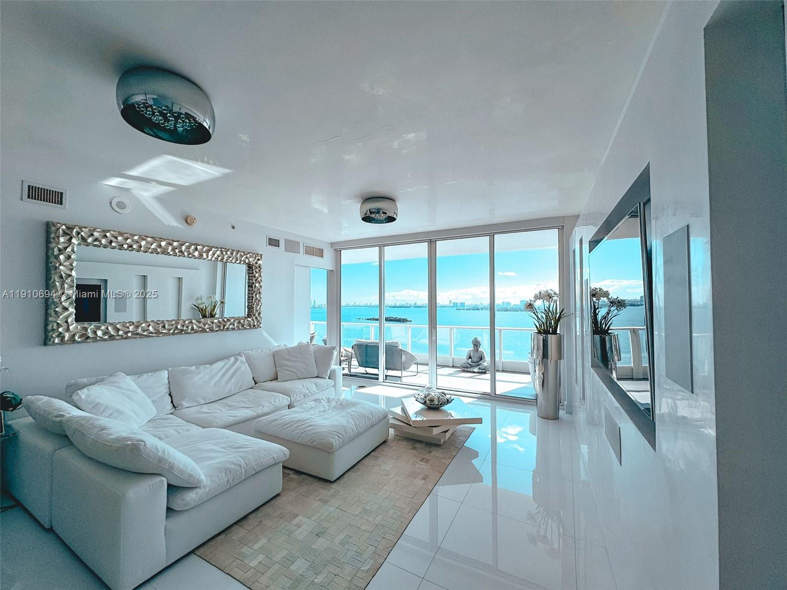 PARAMOUNT BAY CONDO - Residential