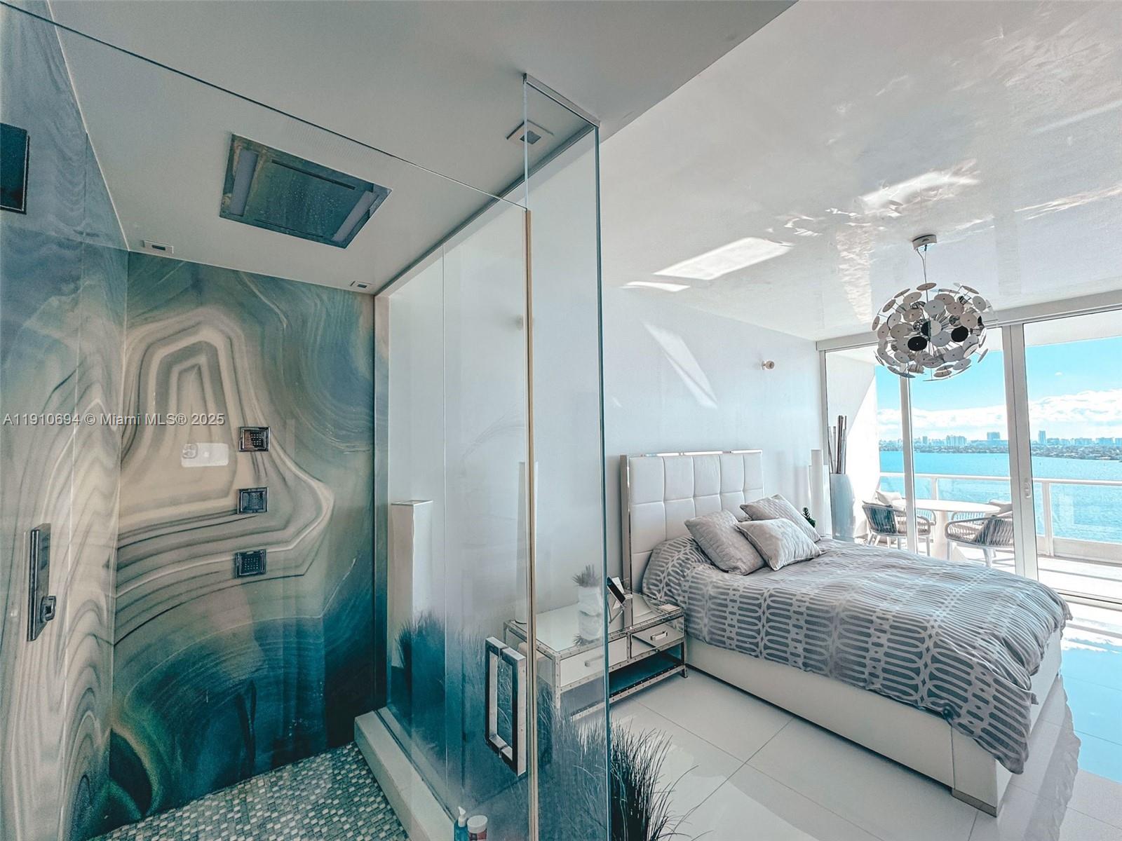 PARAMOUNT BAY CONDO - Residential