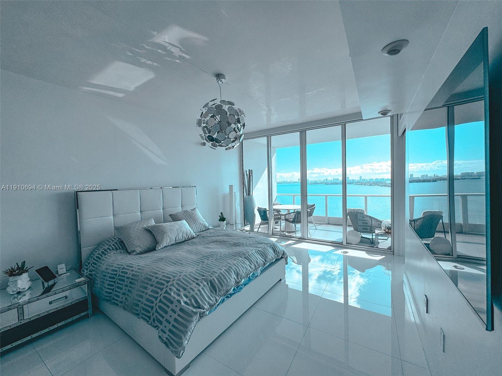 PARAMOUNT BAY CONDO - Residential