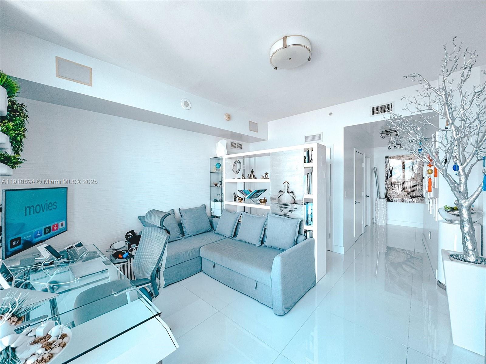 PARAMOUNT BAY CONDO - Residential