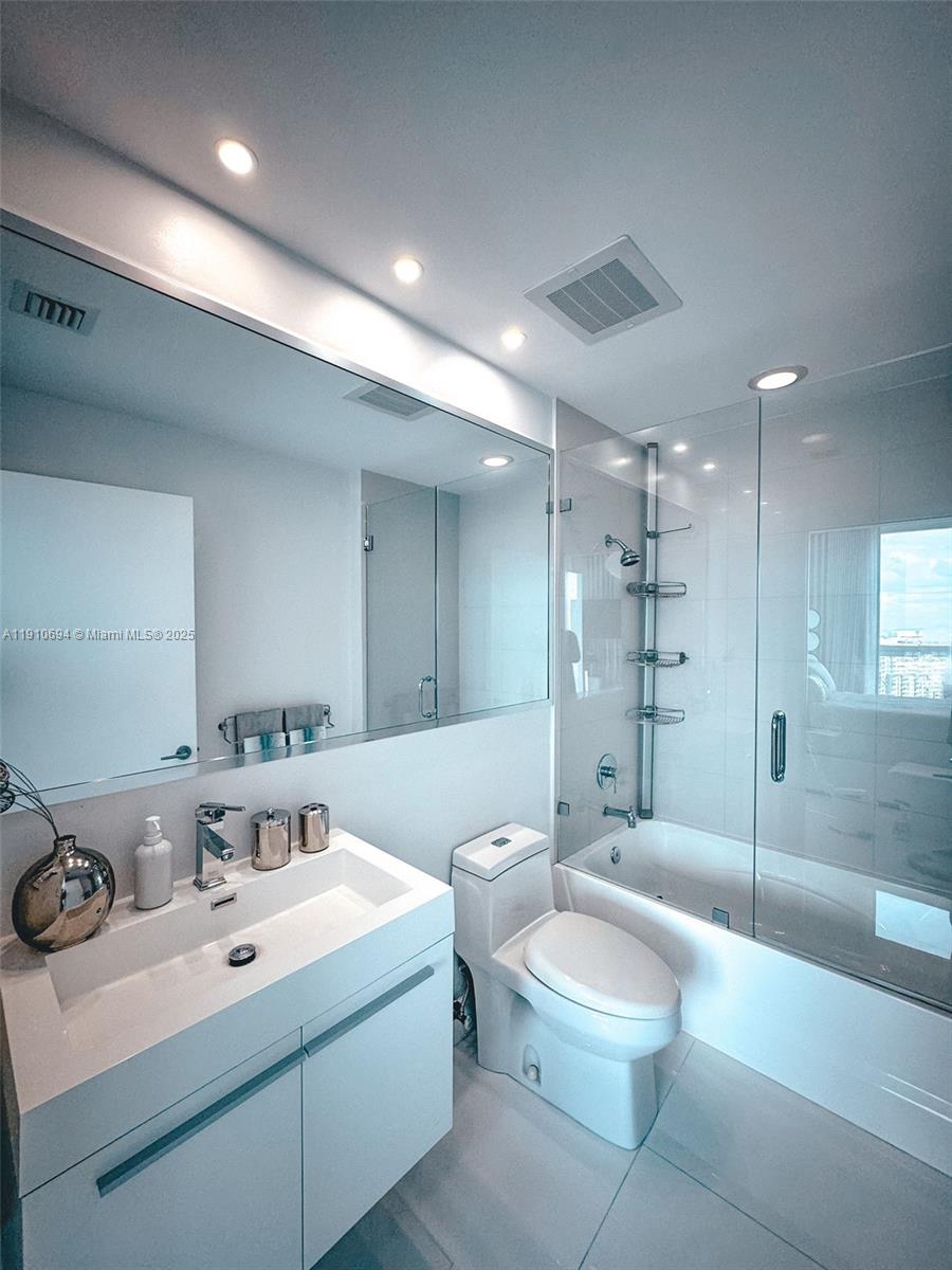 PARAMOUNT BAY CONDO - Residential