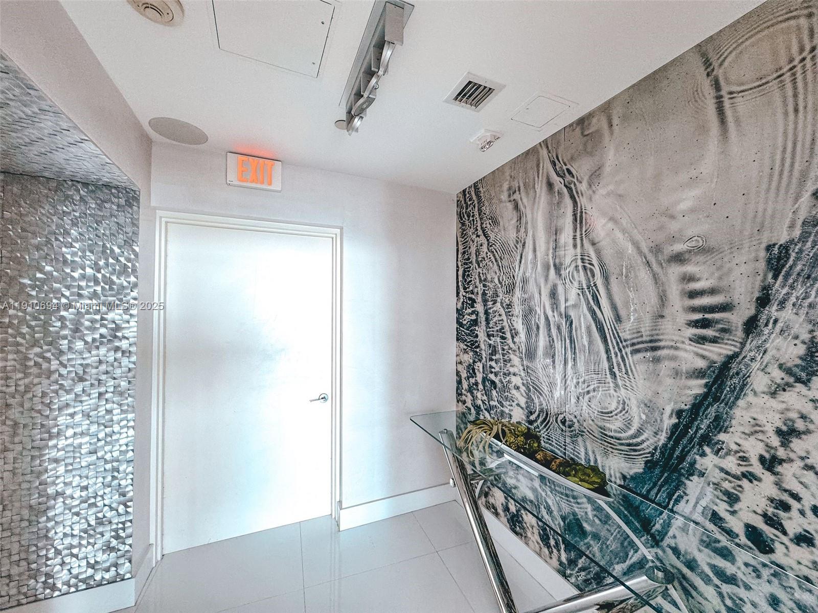 PARAMOUNT BAY CONDO - Residential