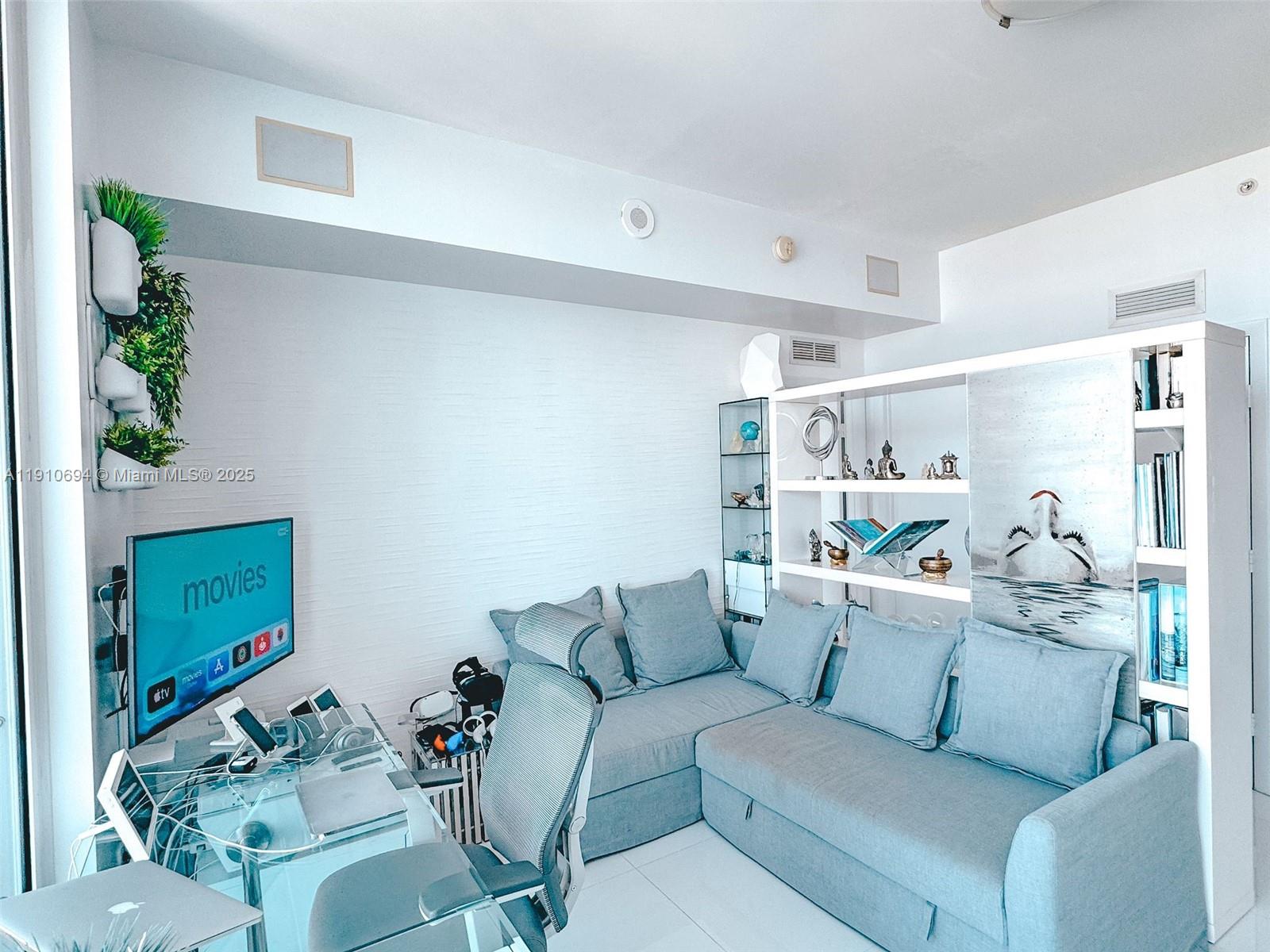 PARAMOUNT BAY CONDO - Residential