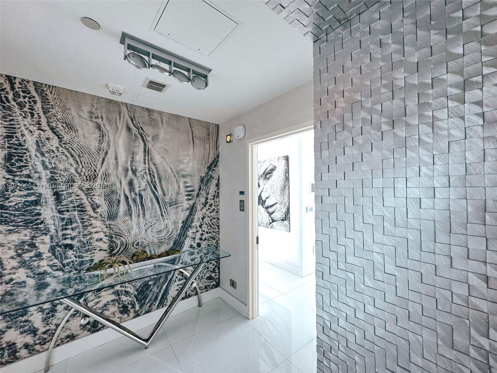 PARAMOUNT BAY CONDO - Residential