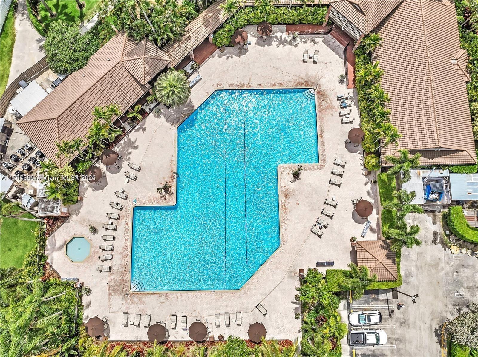 EMBASSY LAKES - Residential