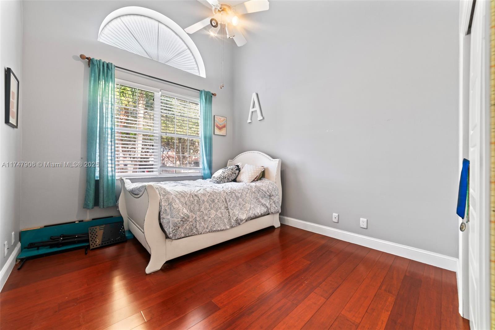 EMBASSY LAKES - Residential