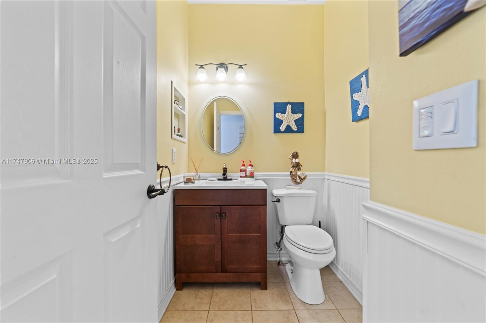 EMBASSY LAKES - Residential