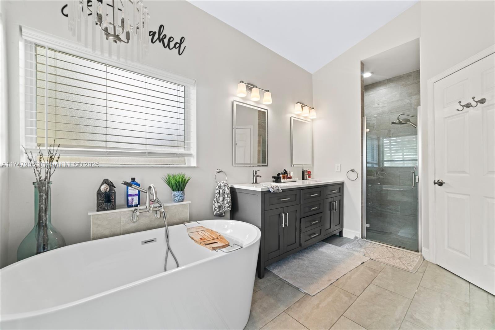EMBASSY LAKES - Residential
