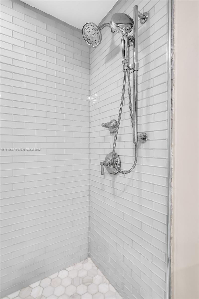 BUCCANEER PT (LARGO SOUND - Residential