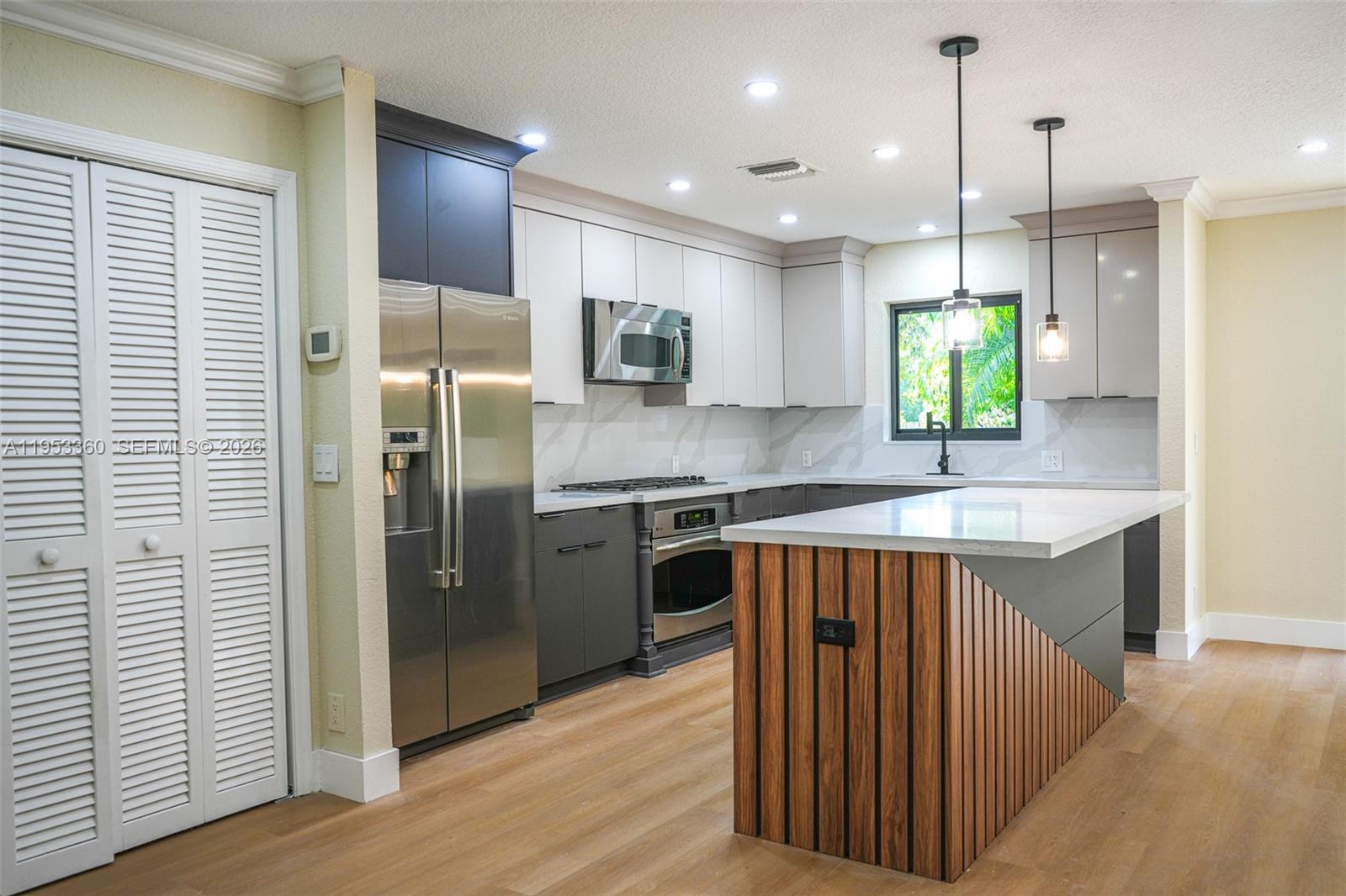 LAKE MANGO SHORES - Residential