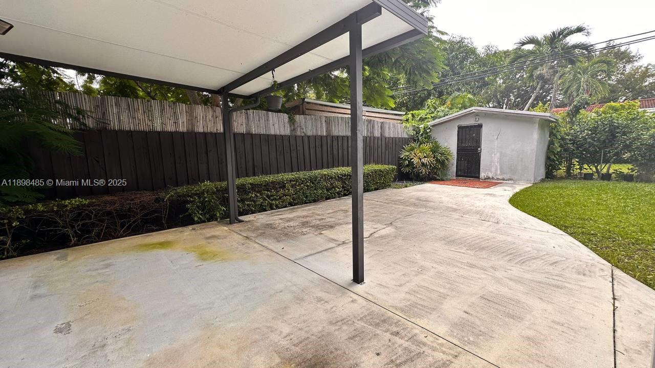 SILVER BLUFF EST-SEC B - Residential Lease
