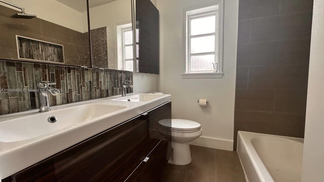 SILVER BLUFF EST-SEC B - Residential Lease