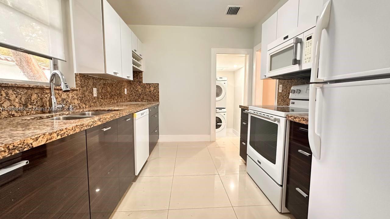 SILVER BLUFF EST-SEC B - Residential Lease