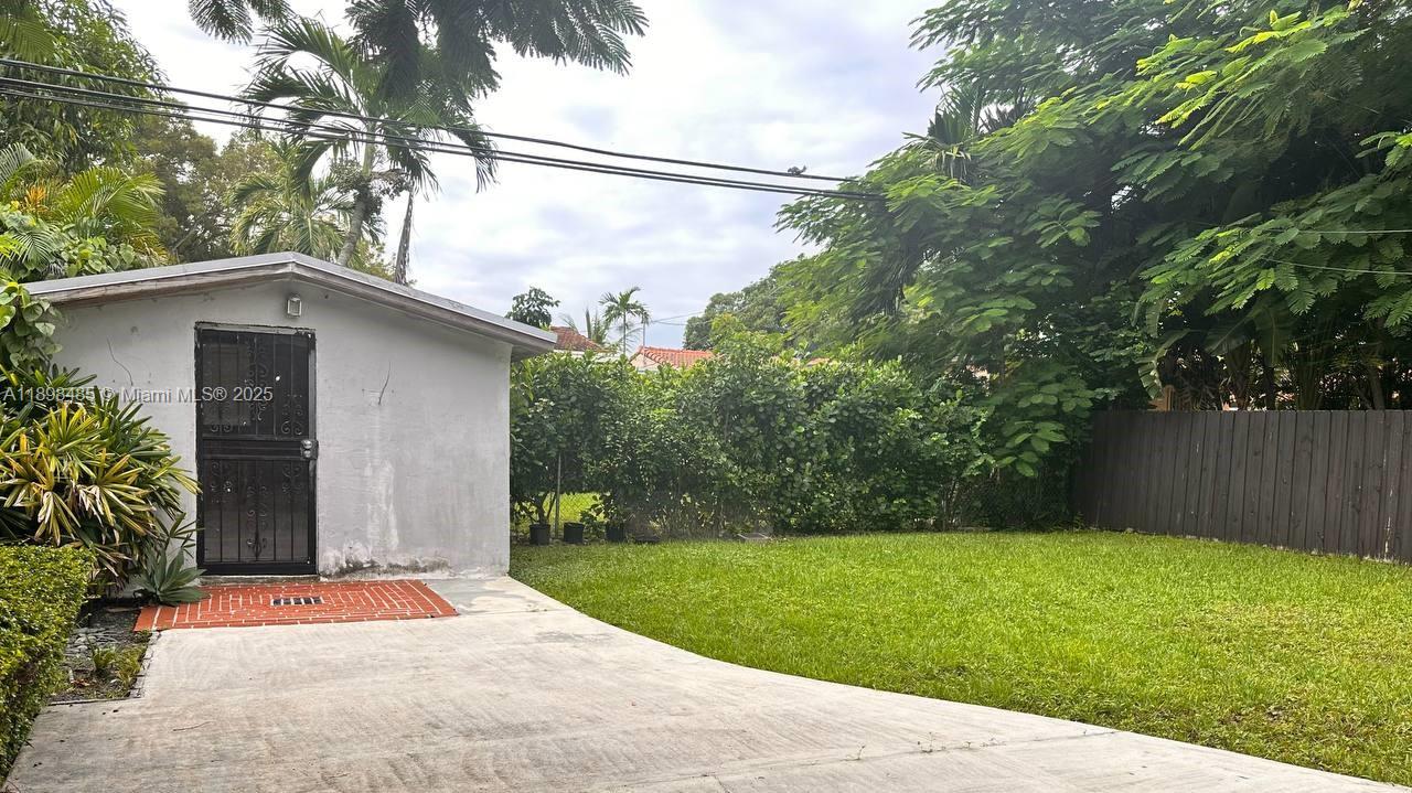 SILVER BLUFF EST-SEC B - Residential Lease