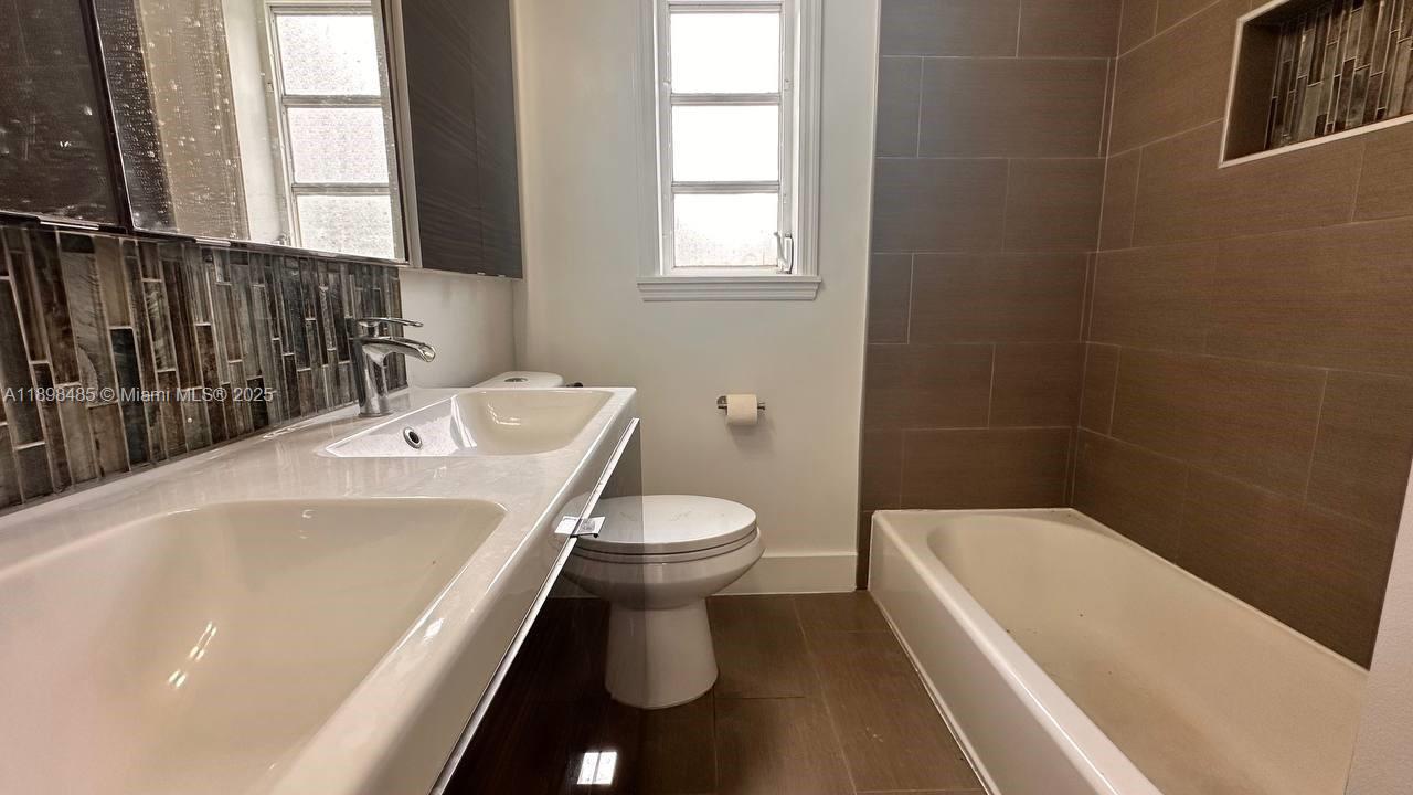 SILVER BLUFF EST-SEC B - Residential Lease