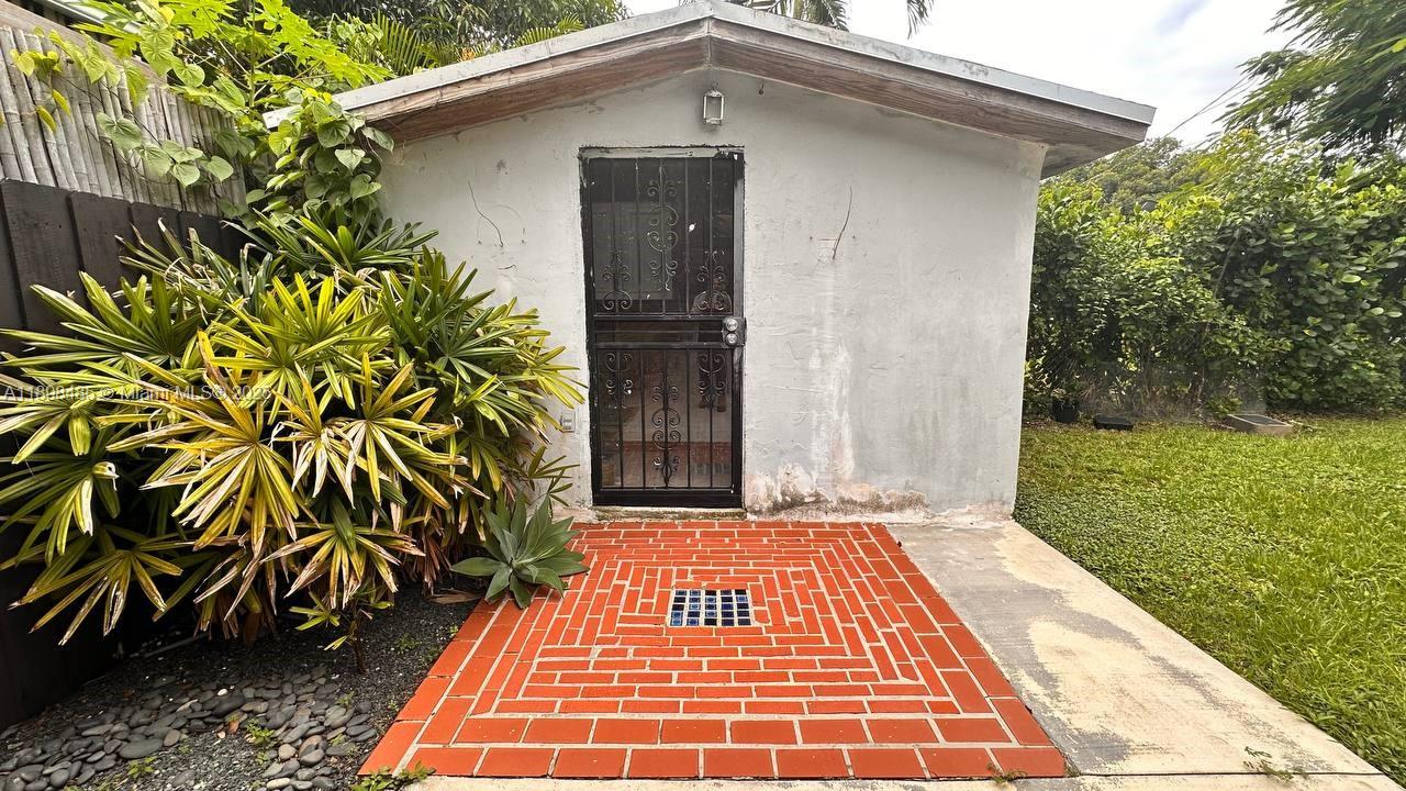 SILVER BLUFF EST-SEC B - Residential Lease