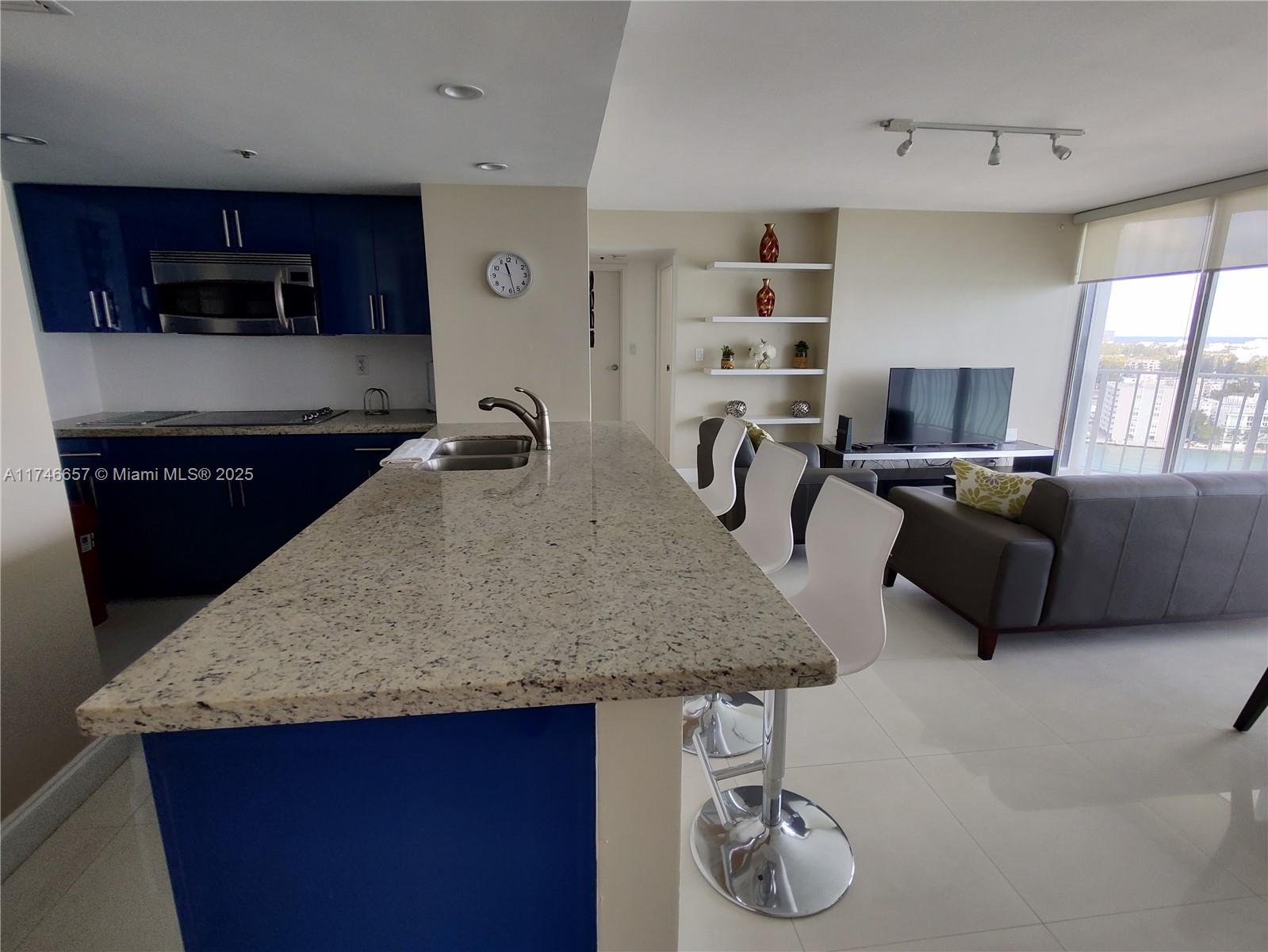 7601 E Treasure Dr 2018