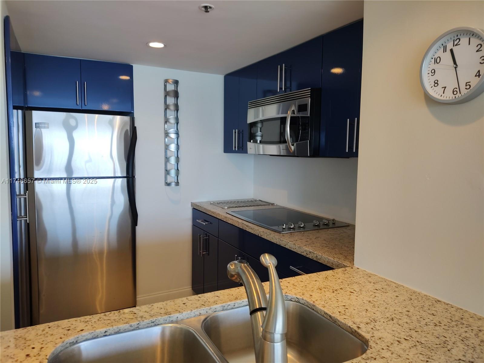 7601 E Treasure Dr 2018