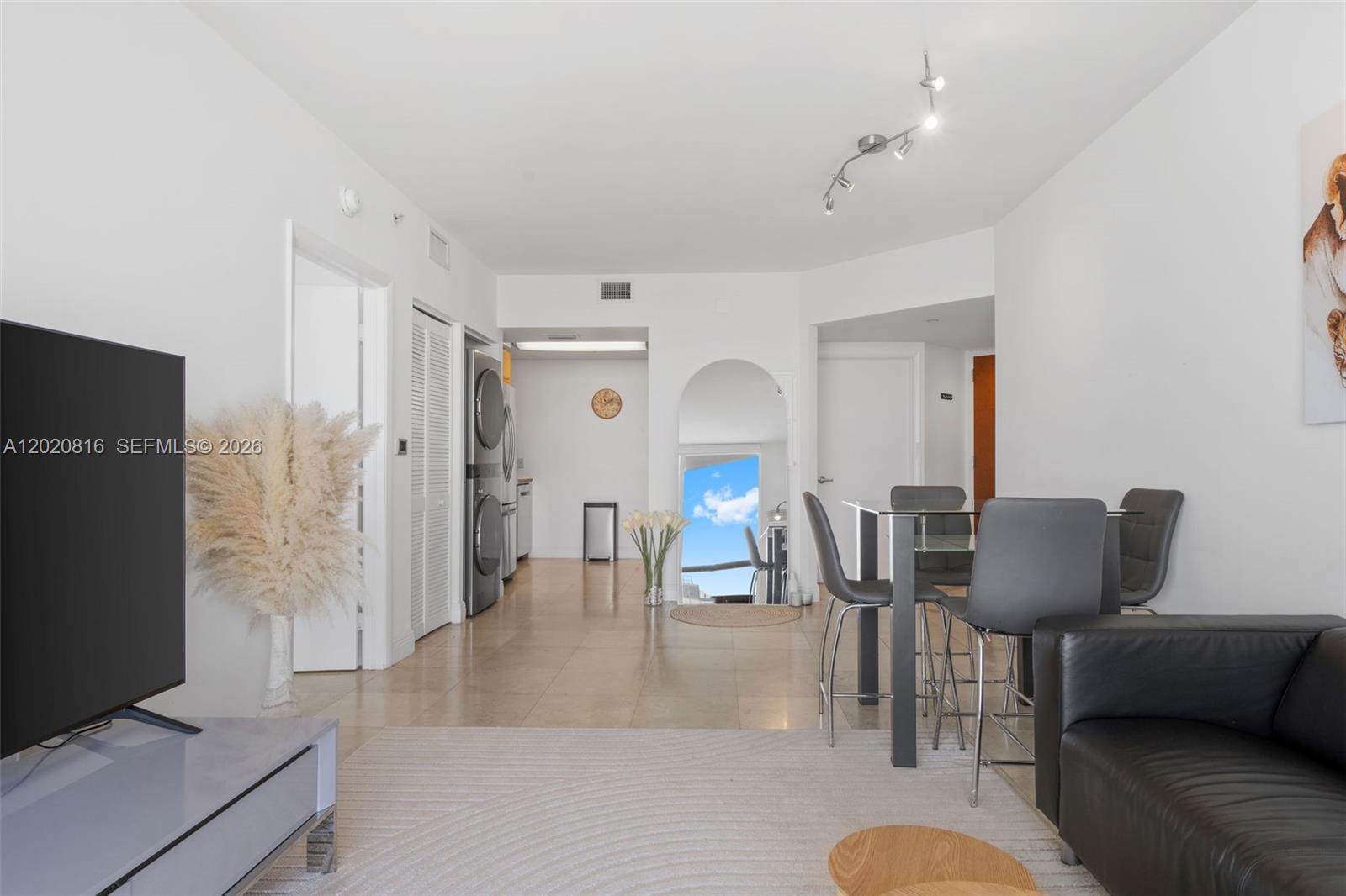 AKOYA CONDO - Residential
