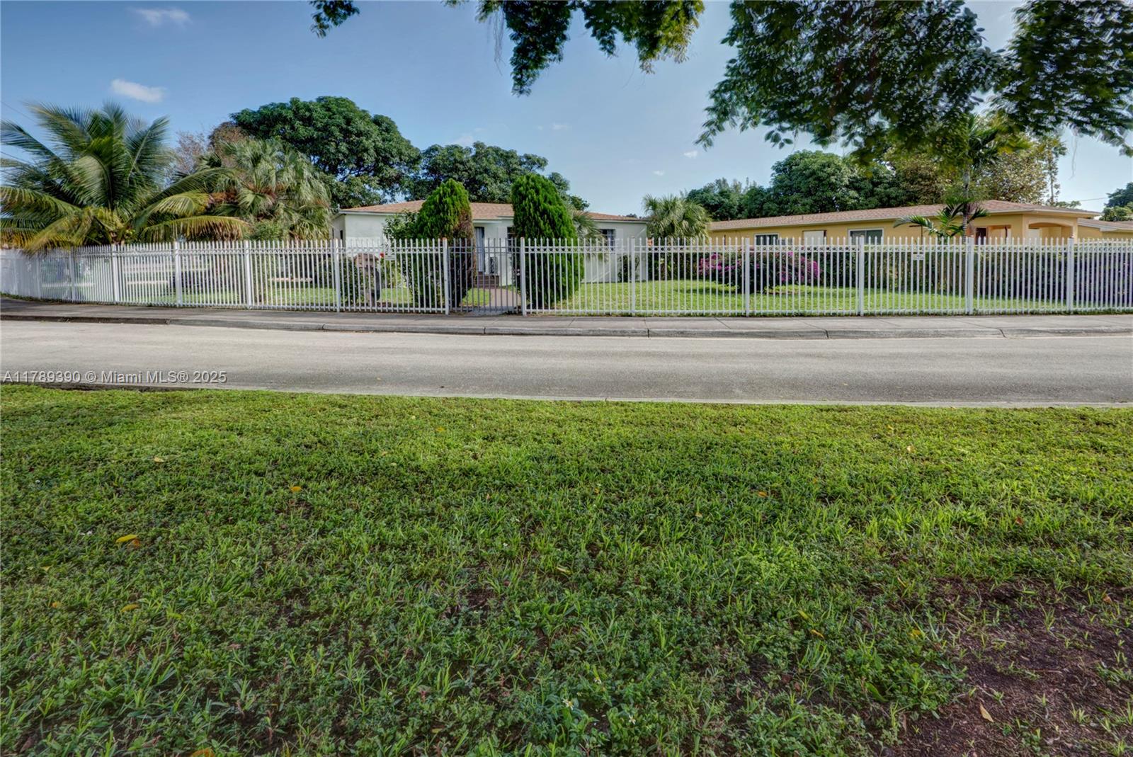 4975 Nw 15th Ct, Miami, Broward County, Florida - 4 Bedrooms  
1 Bathrooms - 