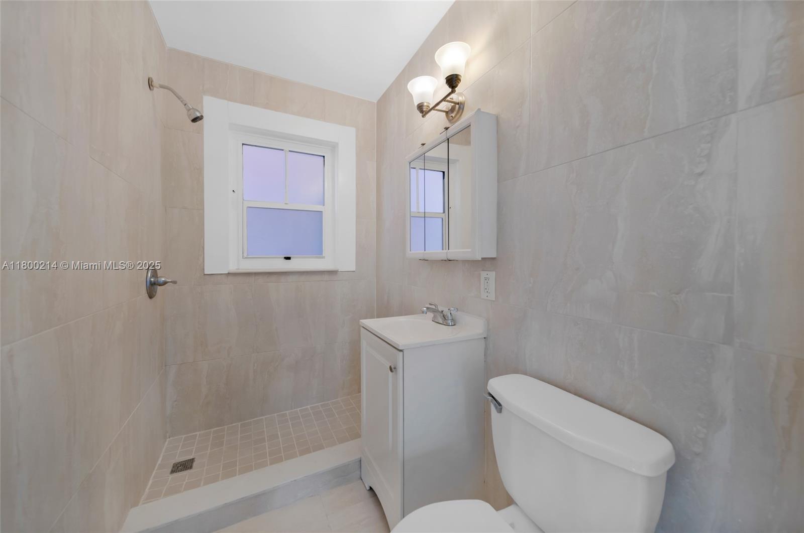 HOLLYWOOD - Residential Income