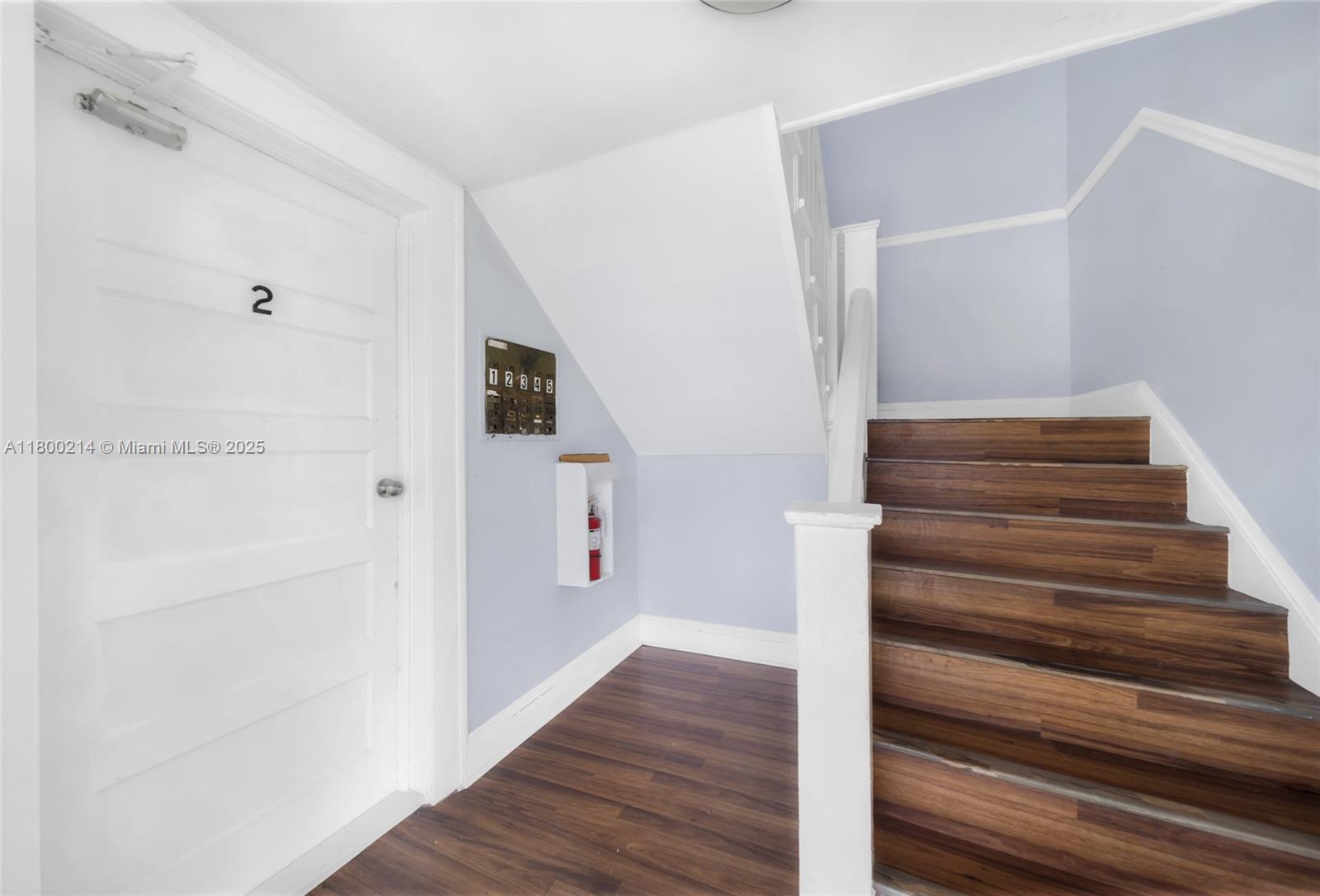 HOLLYWOOD - Residential Income