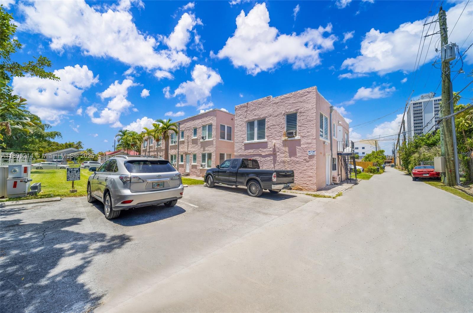 1621 Van Buren St