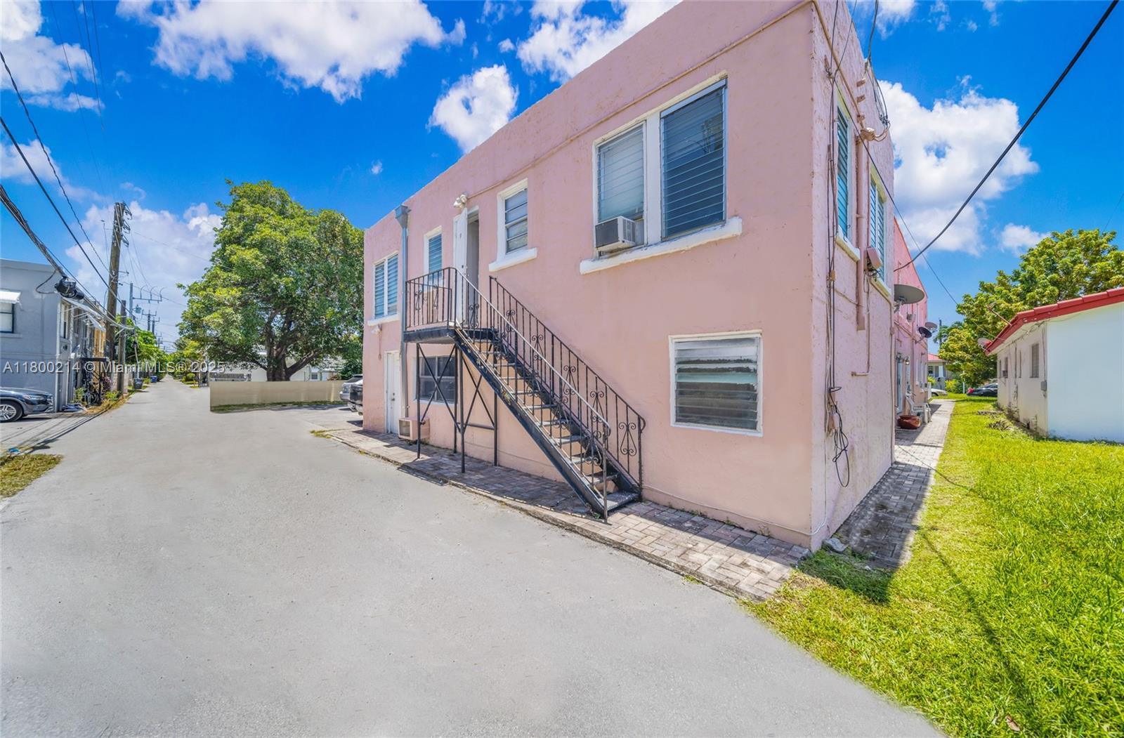 HOLLYWOOD - Residential Income