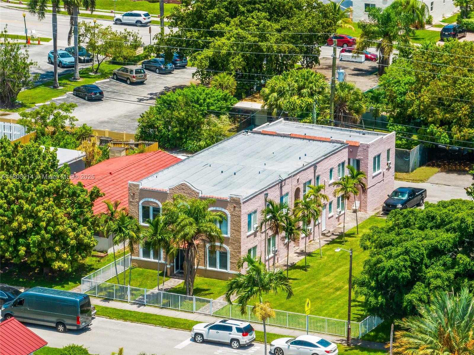 HOLLYWOOD - Residential Income