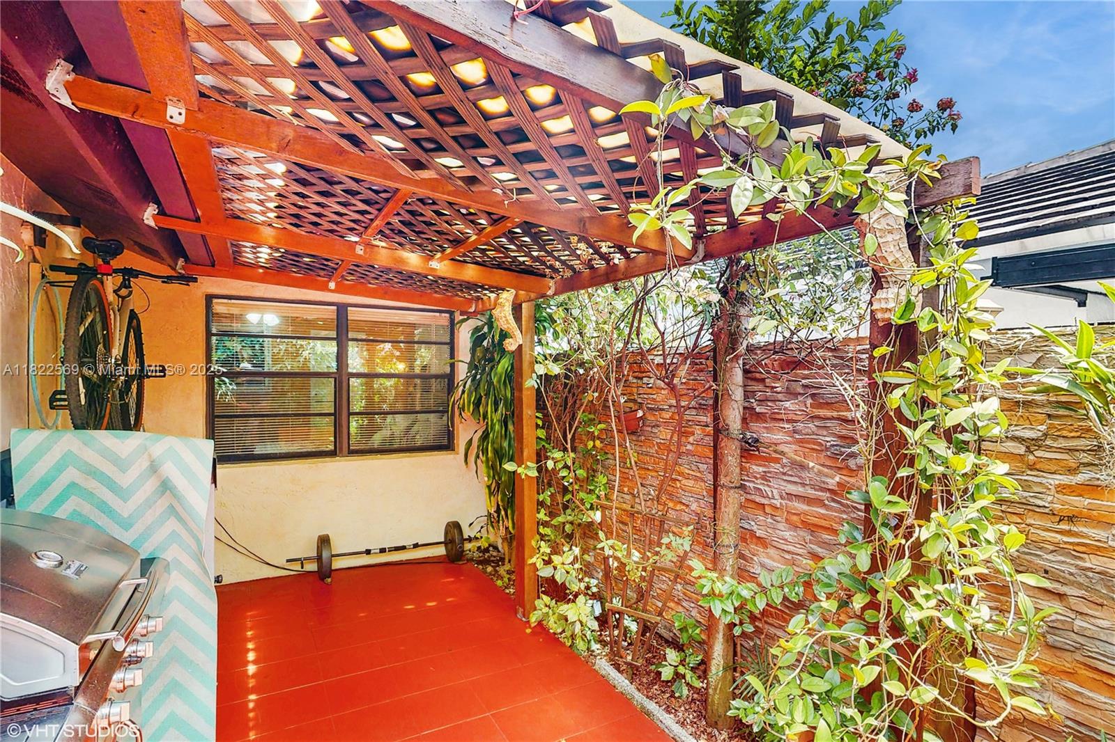 BIRD LAKES TOWNHOUSE SEC - Residential