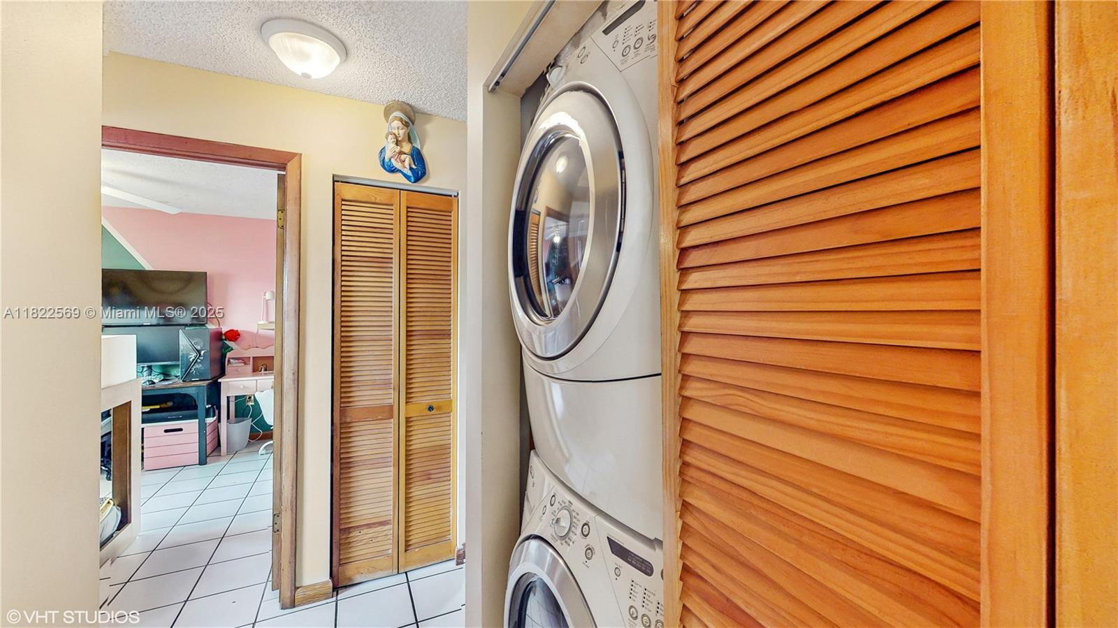 BIRD LAKES TOWNHOUSE SEC - Residential