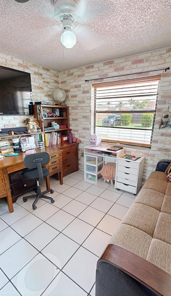 BIRD LAKES TOWNHOUSE SEC - Residential