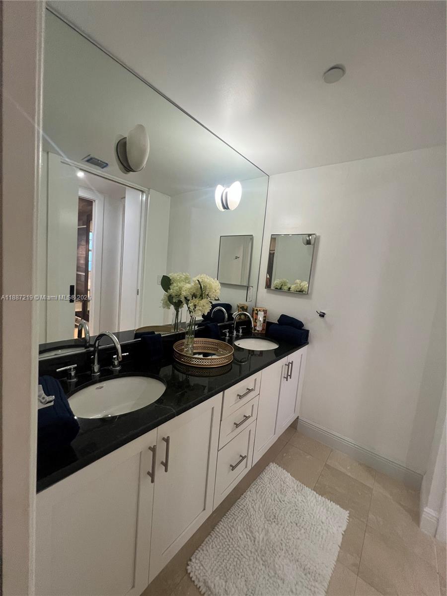 THE COLLINS CONDO - Residential Lease