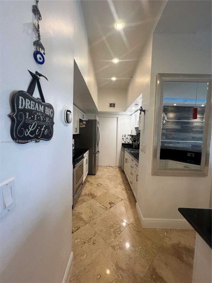 THE COLLINS CONDO - Residential Lease